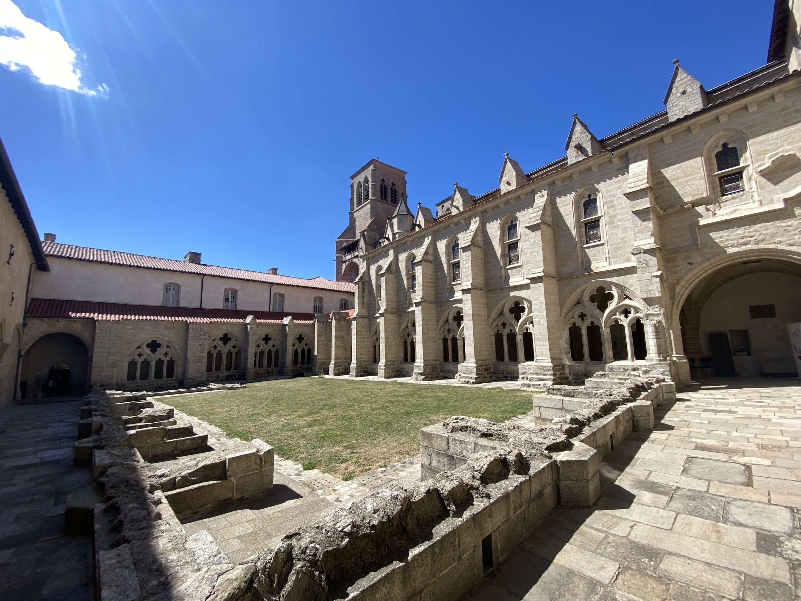 Abbaye de La Chaise-Dieu / Le Progres