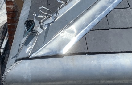 pose à neuf d’épis et ornements de toiture en zinc, cuivre ou plomb