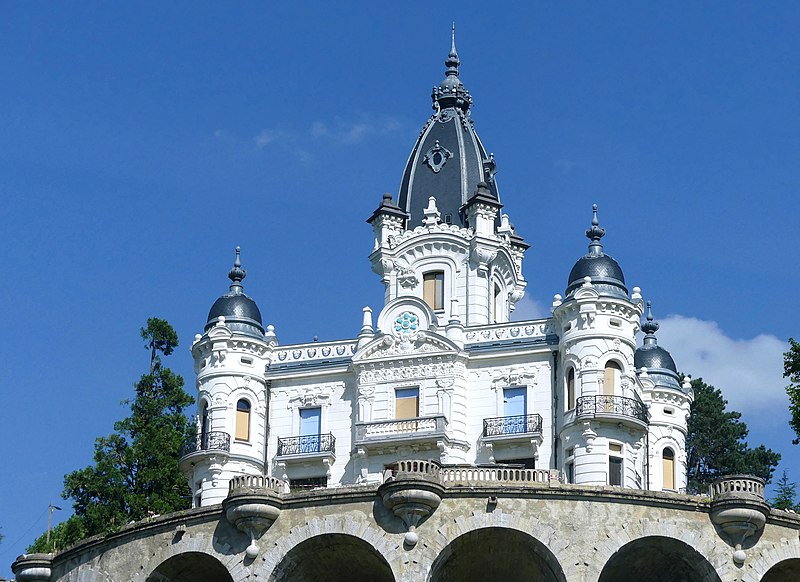 317558-english-sight-of-chateau-de-la-roche-du-roi-castle-during-its-renovation-in-aix-les-bains-savoie-france